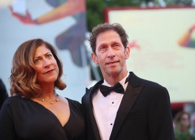 Lisa Benavides ve Tim Blake Nelson 75 Venedik Film Festivali sırasında Sala Grande üzerinde 8 Eylül 2018 Venedik, İtalya öncesinde ödül töreni kırmızı halı yürüyüş.