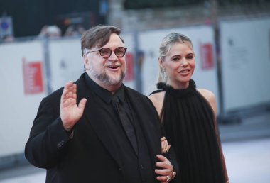 Guillermo del Toro ve Kim Morgan 75 Venedik Film Festivali sırasında Sala Grande üzerinde 8 Eylül 2018 Venedik, İtalya öncesinde ödül töreni kırmızı halı yürüyüş. 