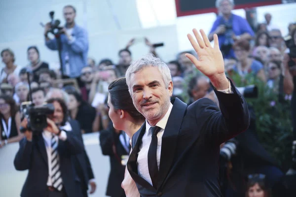 Alfonso Cuaron Schreitet Über Den Roten Teppich Vor Der Preisverleihung — Stockfoto