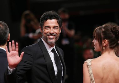 Alessandro Gasmann 'Una Storia Senza Nome' tarama 75 Venedik Film Festivali sırasında önüne kırmızı halı Sala Grande adlı 7 Eylül 2018 üzerinde Venedik, İtalya'da yürüyor.