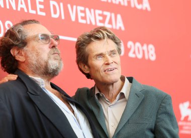 Julian Schnabel ve Willem Dafoe 75 Venedik Film Festivali sırasında Sala Casino Tarih 3 Eylül 2018 Venedik, İtalya 'Sonsuza kadar'ın kapısında' photocall katılmak. 