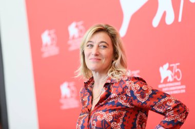 Valeria Bruni Tedeschi 75 Venedik Film Festivali sırasında Sala Casino 5 Eylül 2018 üzerinde Venedik, İtalya 'The Summer House (Les Estivants)' photocall katılır. 