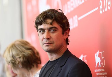 Riccardo Scamarcio 75 Venedik Film Festivali sırasında Sala Casino 5 Eylül 2018 üzerinde Venedik, İtalya 'The Summer House (Les Estivants)' photocall katılır. 