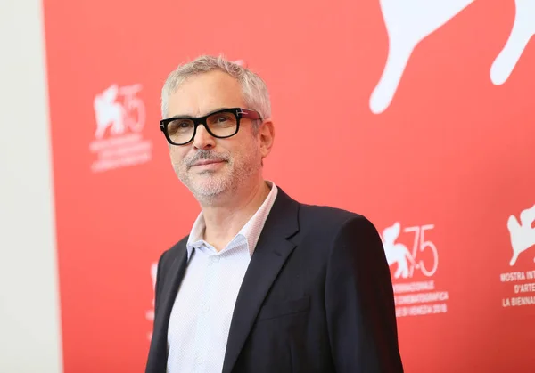 Regisseur Alfonso Cuaron Beim Roma Photocall Während Des Venezianischen Filmfestivals — Stockfoto