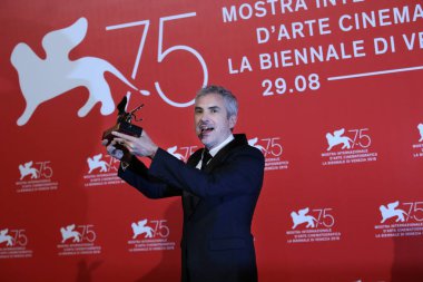 Alfonso Cuaron ile altın aslan en iyi film için poz vermek fo 'Roma' adlı kazananlar Photocall 75 Venedik Film Festivali sırasında Sala Grande üzerinde 8 Eylül 2018 Venedik, İtalya.