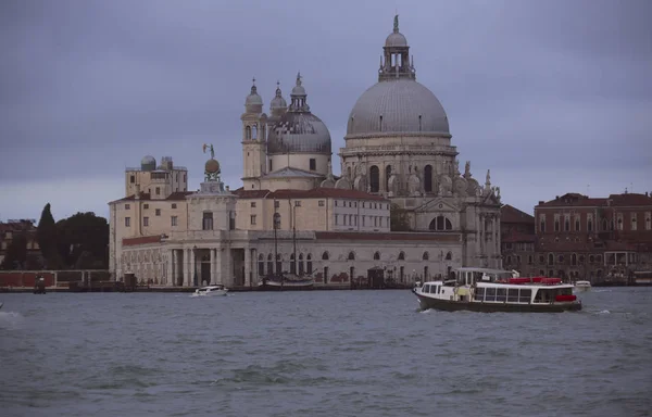 Vista Isla San Giorgio Maggiore Venecia Con Taxi Acuático Frente — Foto de Stock