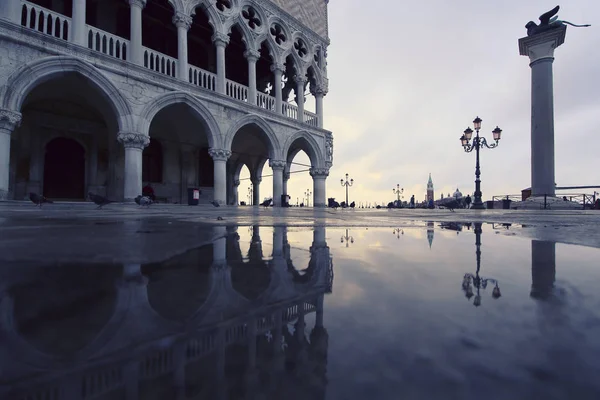 Piazza San Marco por la mañana. — Foto de Stock