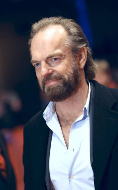 Hugo Weaving pozlar vardıklarında galası film 'Siyah 47' 68 Berlinale film festivali sırasında üzerinde 16 Şubat 2018 Berlin kırmızı halı üzerinde. 