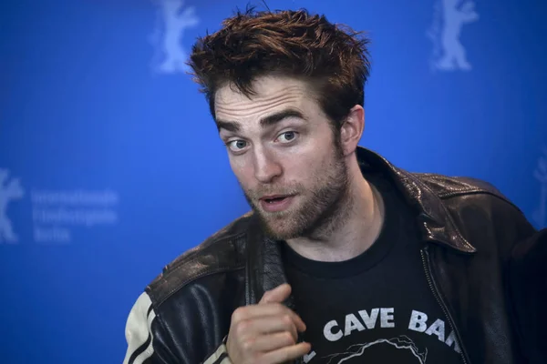 Robert Pattinson Posa Llamada Fotográfica Damsel Durante 68º Festival Internacional — Foto de Stock