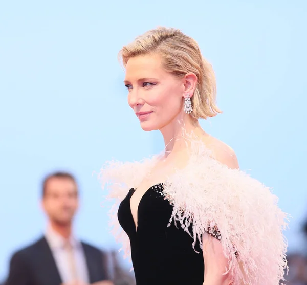 Cate Blanchett Camina Por Alfombra Roja Antes Proyección Star Born — Foto de Stock