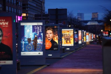  69 Berlinale Uluslararası Film Festivali Berlinale Sarayı'nda 8 Şubat 2019 tarihinde Berlin, Almanya'da sırasında Berlinale 2019 atmosfer katılır.                              