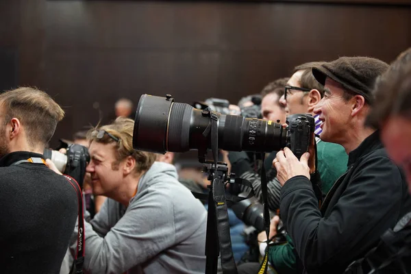 Los Fotógrafos Asisten Conferencia Prensa Who You Think Durante 69º — Foto de Stock