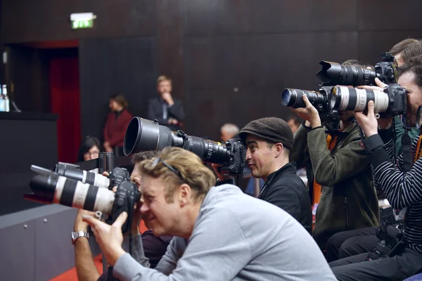 Los Fotógrafos Asisten Conferencia Prensa Who You Think Durante 69º — Foto de Stock