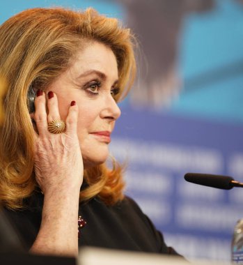 Catherine Deneuve katılır 'Veda için gece' (a la nuit L'adieu) basın toplantısı sırasında 69 Berlinale Uluslararası Film Festivali Berlin Grand Hyatt Hotel'de üzerinde 12 Şubat 2019, Berlin, Almanya                               