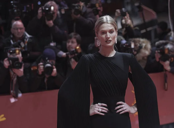Toni Garrn attends the 'The Kindness Of Strangers' — 스톡 사진