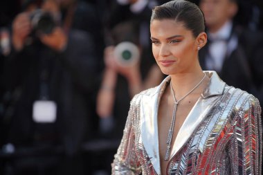 Sara Sampaio gösterime katıldı