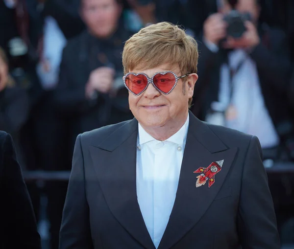 Elton John navštěvuje screening "Rocketmana" — Stock fotografie
