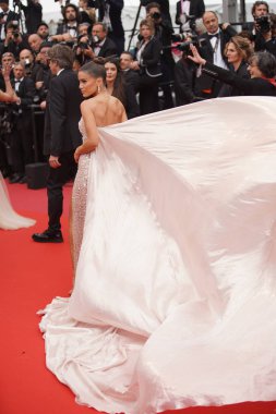 Camila Coelho o gösterime katıldı