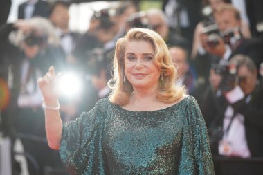 Catherine Deneuve kapanış törenine katıldı 