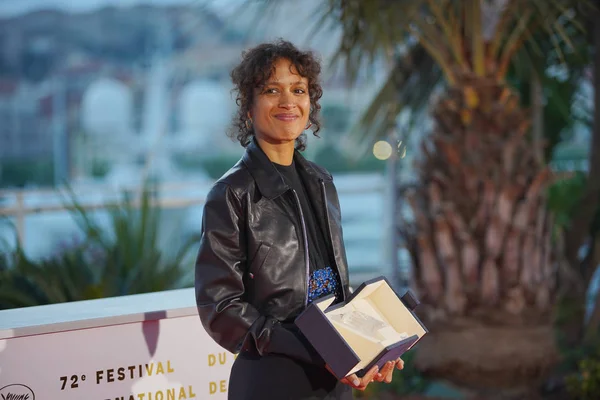 Mati Diop posa durante la foto dei vincitori del premio — Foto Stock