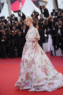 Elle Fanning gösterime katılıyor 