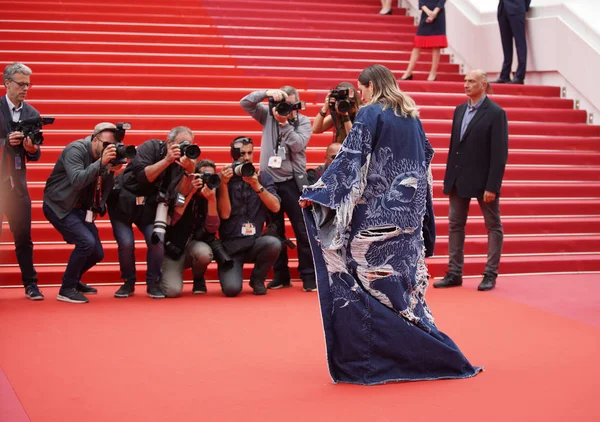 Marion Cotillard departs the screening — Stock Photo, Image