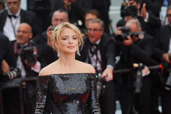 Virginie Efira parte la proiezione di "Sibyl " — Foto Stock