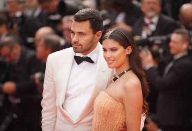 Sara Sampaio gösterime katıldı