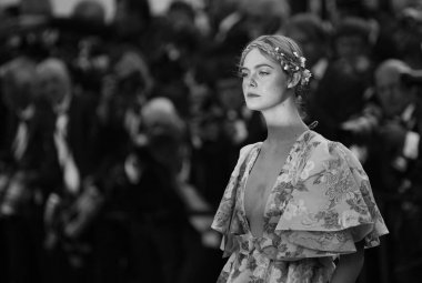 Elle Fanning gösterime katılıyor 