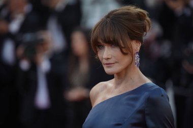 Carla Bruni gösterime katıldı 