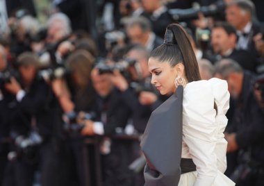 Deepika Padukone gösterime katıldı 