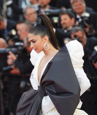 Deepika Padukone gösterime katıldı 