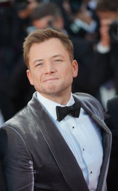 Taron Egerton gösterime katıldı 