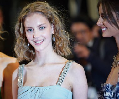 Lola Sarma Refn, Taylor Hill  