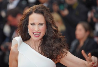 Andie Macdowell gösterime katılıyor