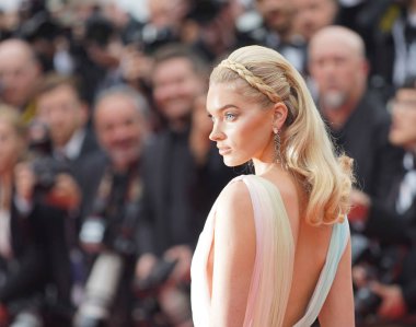 Elsa Hosk gösterime katıldı 