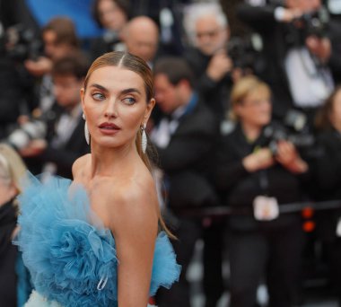 Alina Baikova galaya katıldı 