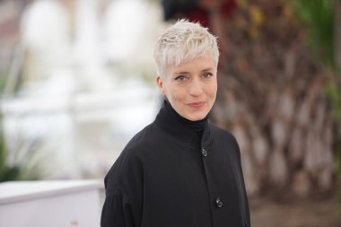  Jeanne Added fotoğraf arama katıldı 