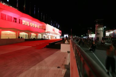 Atmosphere walks the red carpet ahead of the 'The Favourite' 