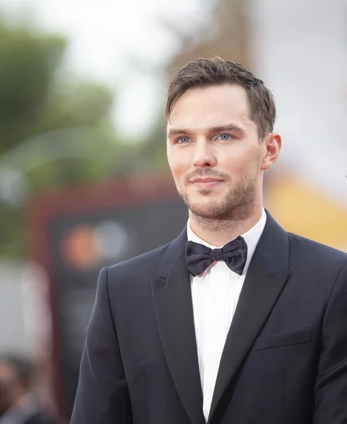 Nicholas Hoult idzie na czerwonym dywanie — Zdjęcie stockowe