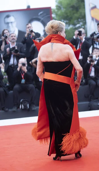 Catherine Deneuve  walks the red carpet — Stock Photo, Image