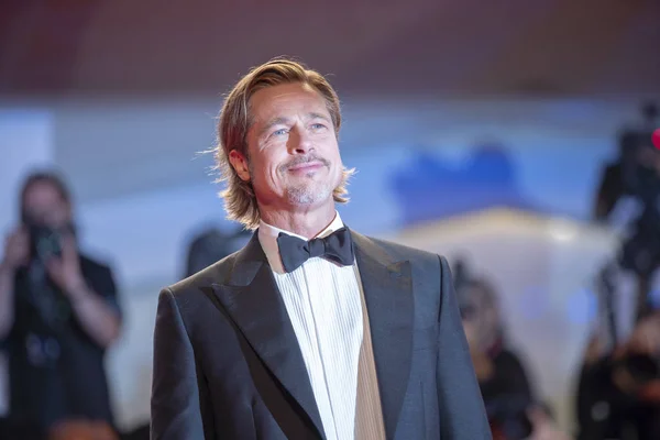 Brad Pitt menghadiri karpet merah — Stok Foto