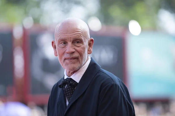 John Malkovich geht über den roten Teppich — Stockfoto