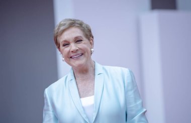 Julie Andrews Altın Aslan ile ödüllendirilmeye geldi 