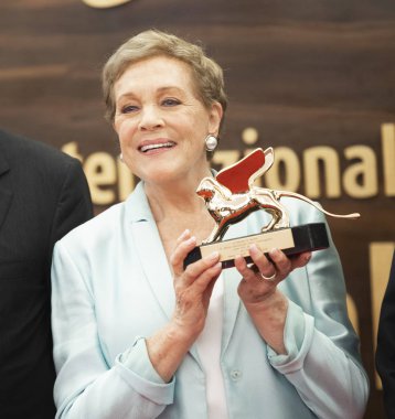 Julie Andrews Altın Aslan verilir 