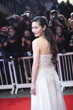 Gana Bayarsaikhan kırmızı halıda yürüyor