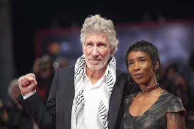 Roger Waters ve bir fırtına kırmızı halıda yürümek