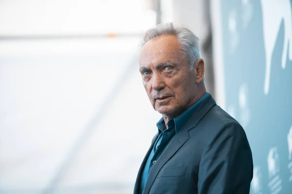 Udo Kier deltar i "den målade fågeln" Photocall — Stockfoto