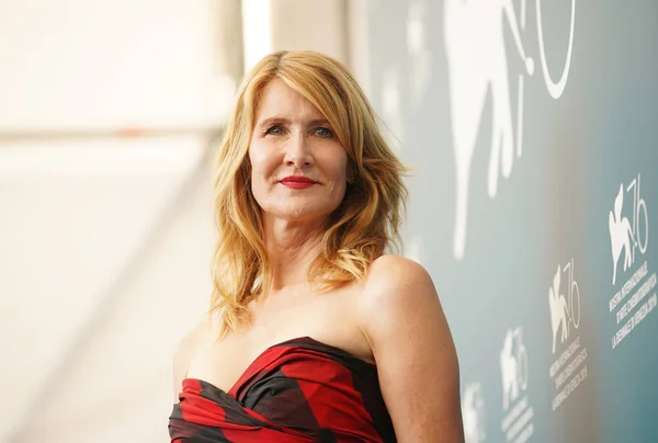 Laura Dern bierze udział w kopiach — Zdjęcie stockowe