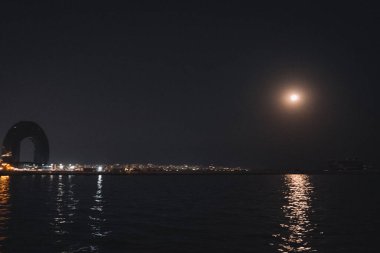 Fotoğraf kentsel alanda ele geçirildi. Bakü, Azerbaycan.